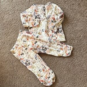 Lou Lou and Company Floral Two-Piece Outfit in Cream & Peach 4/5